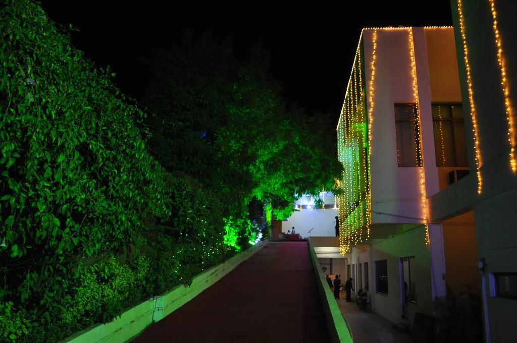 Hotel Maruti Mandapam Jabalpur Ngoại thất bức ảnh